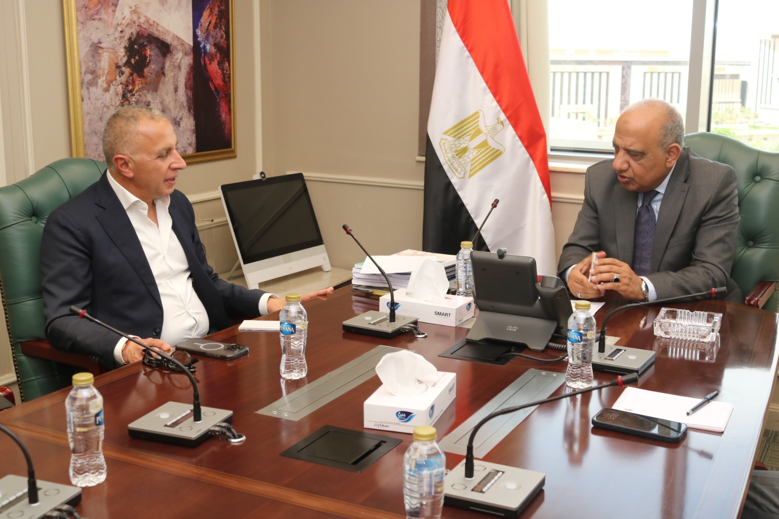عصمت يبحث مستجدات تنفيذ مشروعات